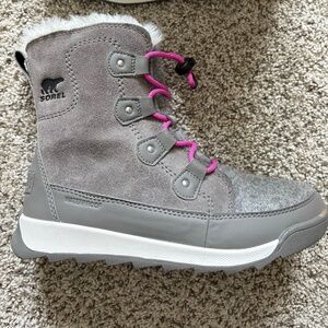 NWOT Sorel Children's waterproof snow boots. Size 5
